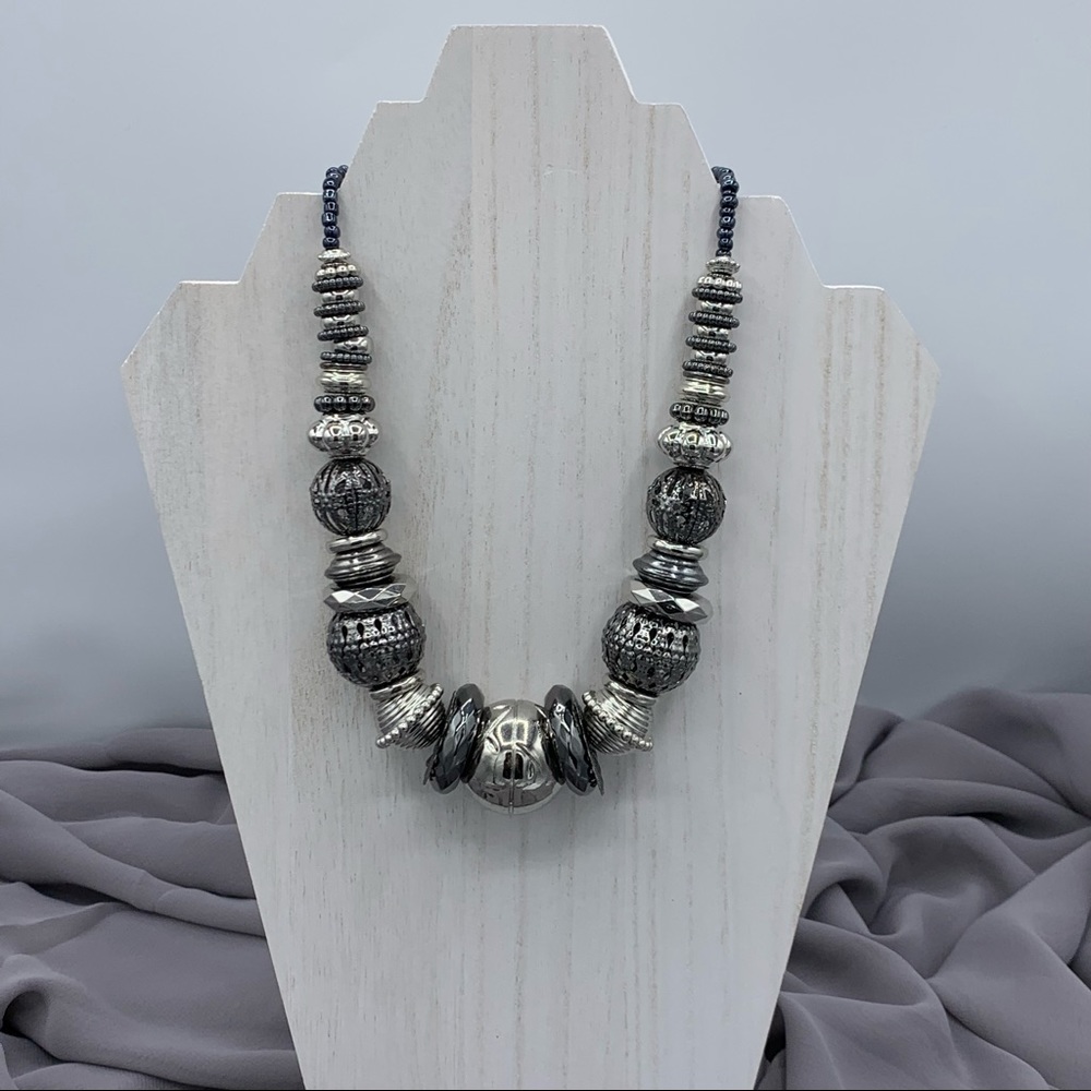 BOLD ELEMENTS Necklace